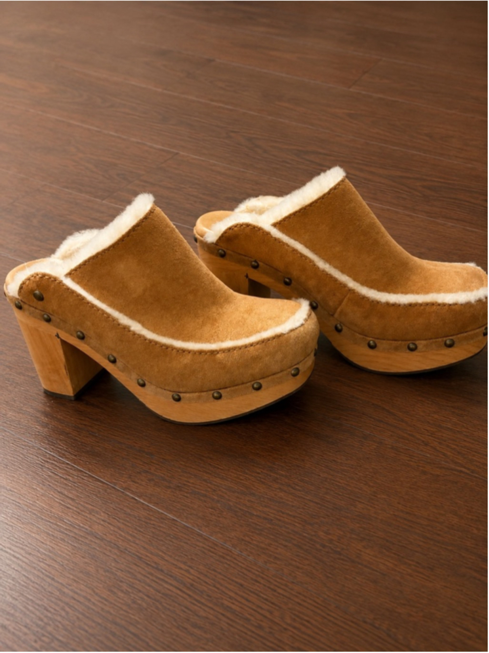 UGG Brown Leather Platform Clogs Women’s Size 7 Shearling Lined